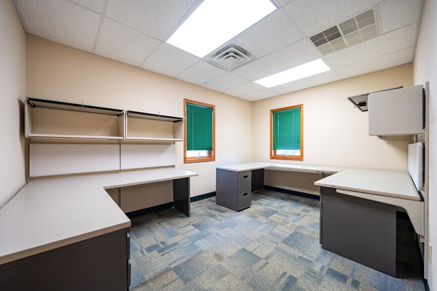 More Photos Of 171 Green Meadows Dr S, Lewis Center Office Residential For Sale
