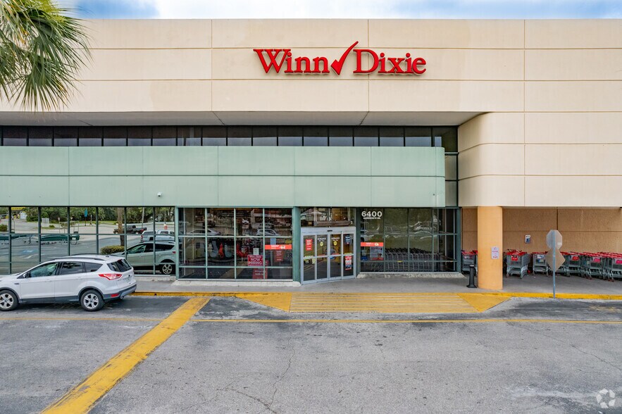 More Photos Of 6400 Massachusetts Ave, New Port Richey Supermarket For Lease