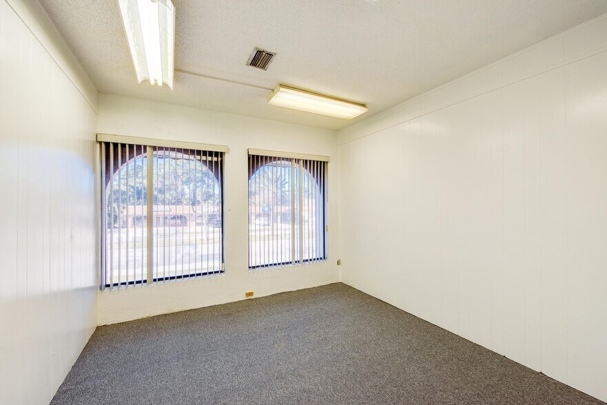 More Photos Of 1617 Ridgewood Ave, Holly Hill Unknown For Lease