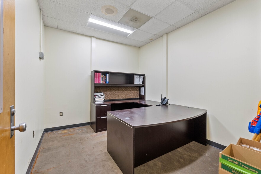 More Photos Of 5710 Wesconnett Blvd, Jacksonville Schools For Sale