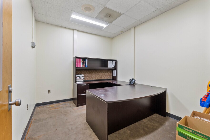 More Photos Of 5710 Wesconnett Blvd, Jacksonville Schools For Lease