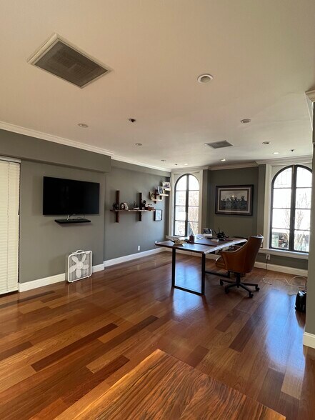 More Photos Of 1375 Burlingame Ave, Burlingame Unknown For Lease