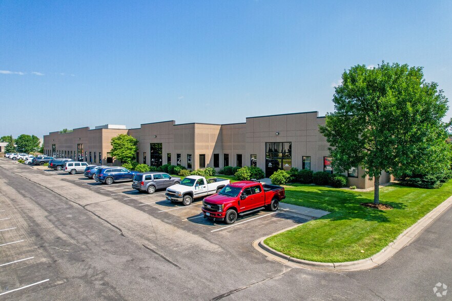 More Photos Of 151-187 Bridgepoint Dr, South Saint Paul Light Manufacturing For Lease