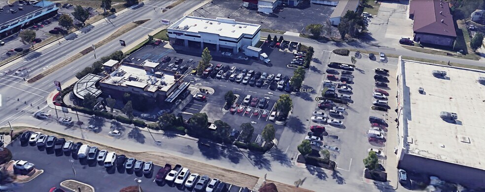 More Photos Of 6650 Dixie Hwy, Louisville General Retail For Sale