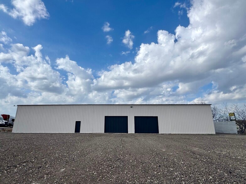 More Photos Of 7240 E IH-10, San Antonio Warehouse For Lease