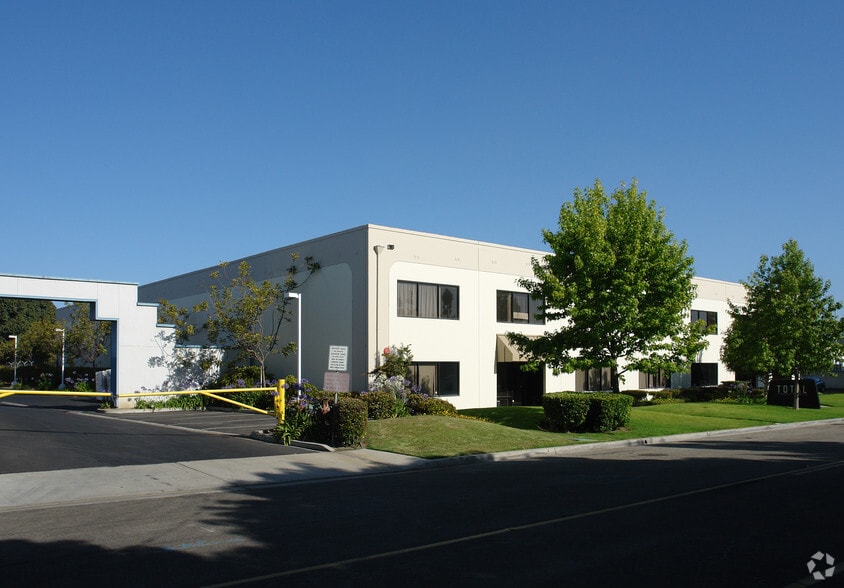 More Photos Of 1696-1698 Walter St, Ventura Light Distribution For Sale