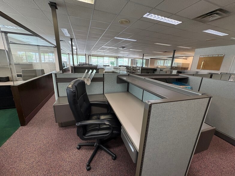 More Photos Of 1425 Sagamore Parkway N, Lafayette Office For Lease