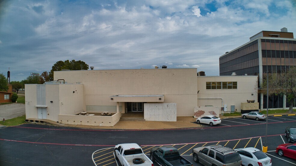 More Photos Of 2520 W Irving Blvd, Irving Office For Lease