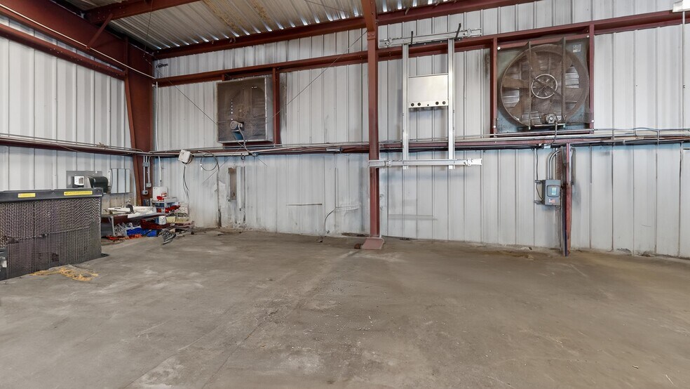 More Photos Of 4395 Dardanelle Dr, Orlando Warehouse For Lease