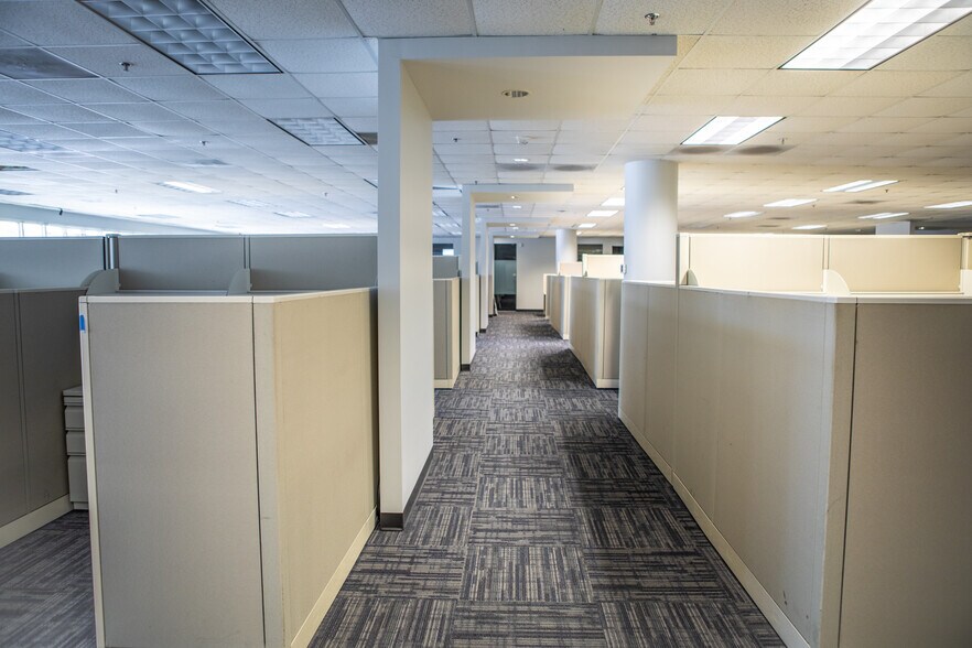 More Photos Of 3587 Parkway Ln, Peachtree Corners Light Distribution For Lease