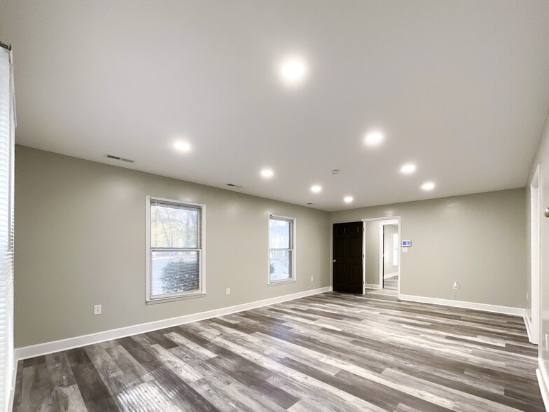 More Photos Of 1804 Lucas Ln, Charlotte Industrial For Lease