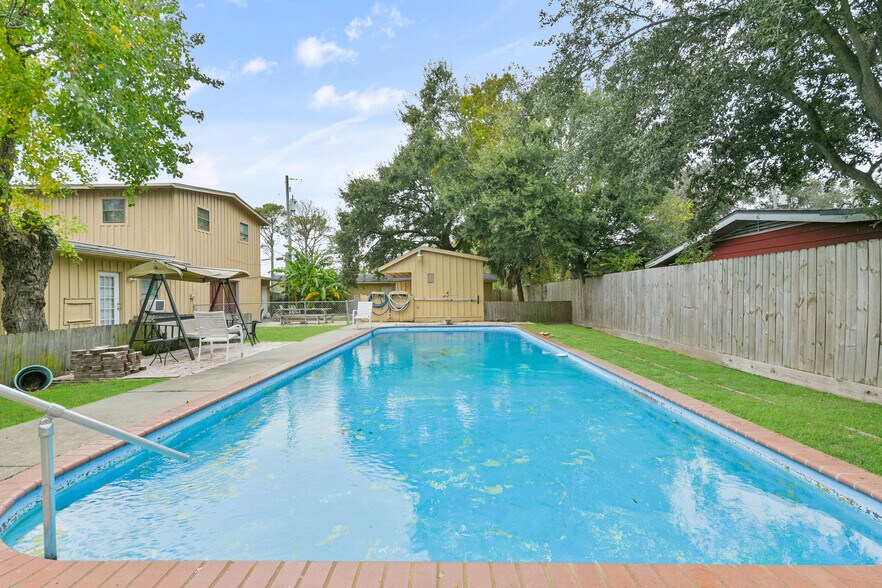 More Photos Of 1804 36th St N, Texas City Multifamily For Sale