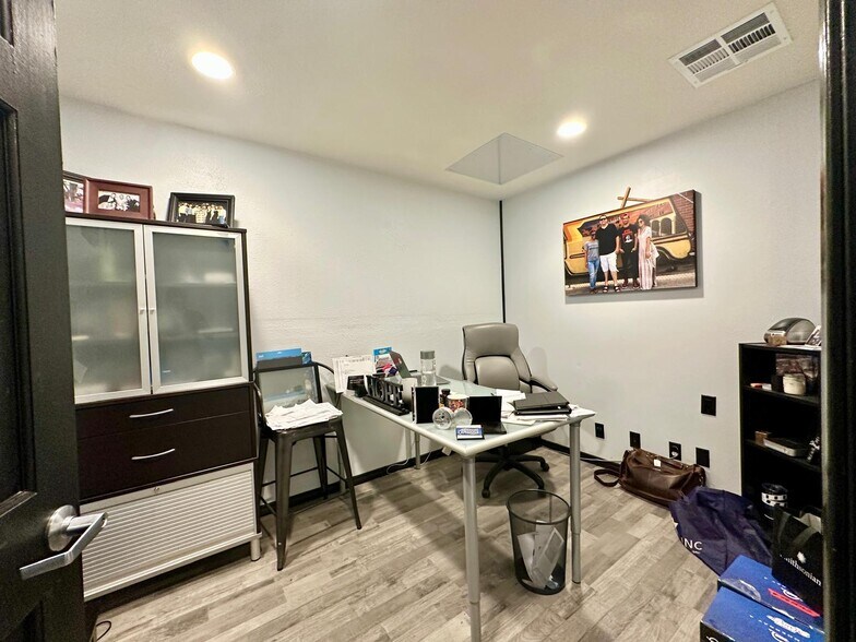 More Photos Of 1112 W Magnolia Blvd, Burbank Storefront For Sale