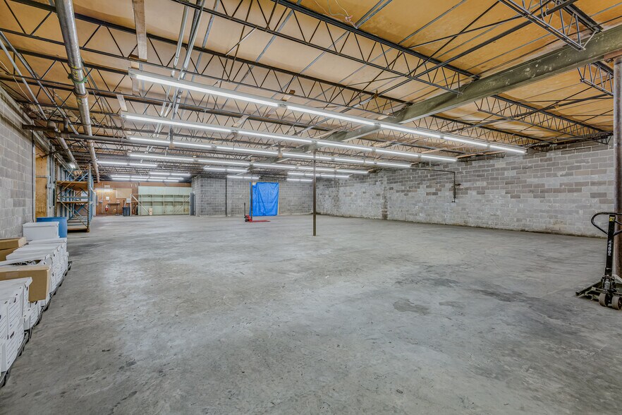 More Photos Of 1000 Gilway St, Holly Hill Light Distribution For Sale