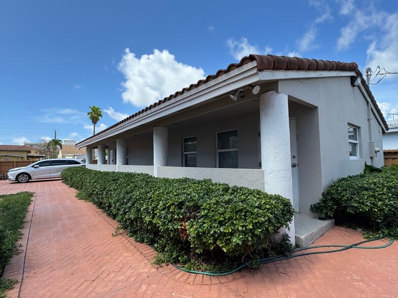 More Photos Of 1040 S Federal Hwy, Hollywood Office For Sale