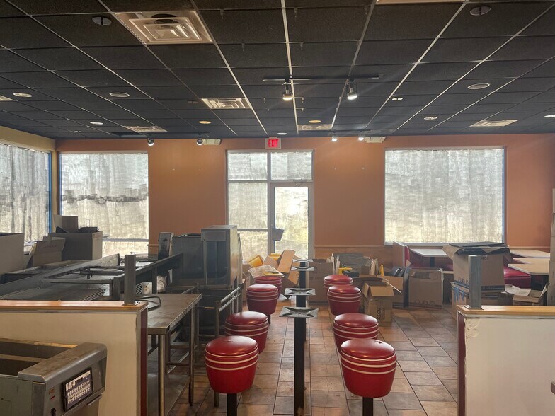 More Photos Of 1401 E Main St, Magnolia Freestanding For Lease