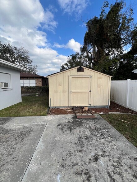 More Photos Of 101 Emily Ln, Brandon Office Residential For Lease