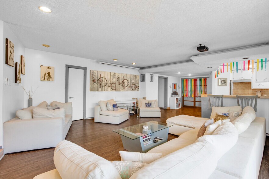 More Photos Of 939 Larrabee St, West Hollywood Apartments For Sale
