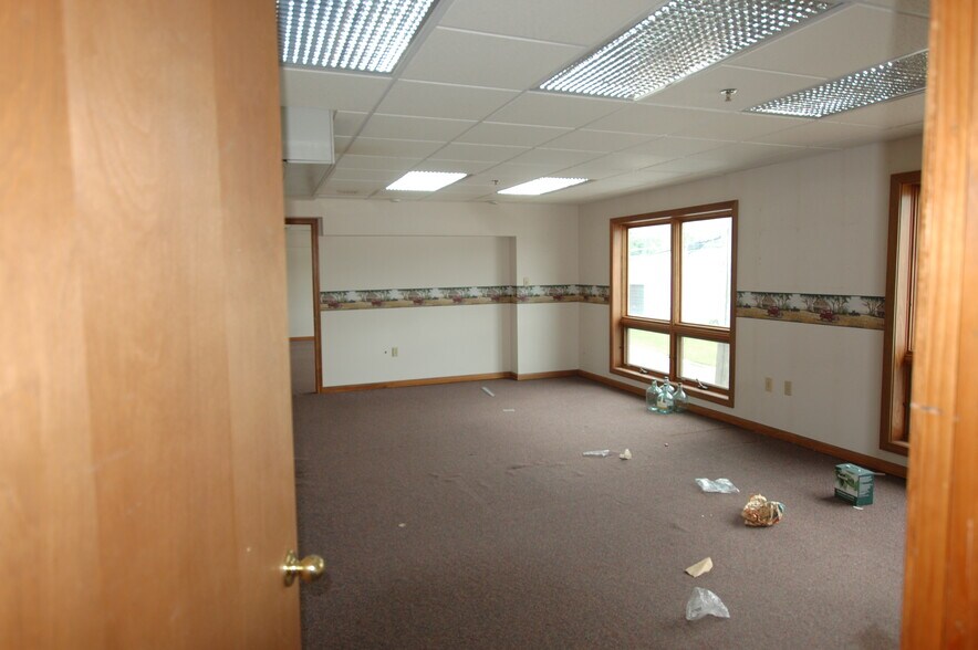 More Photos Of 2636 S Work St, Falconer Manufacturing For Lease