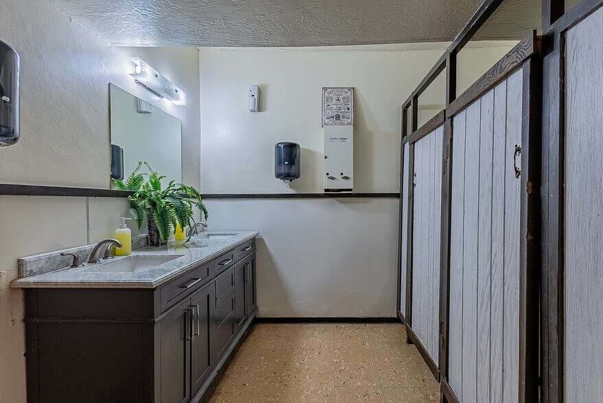 More Photos Of 8575 S Avenue 40 E, Tacna General Retail For Sale