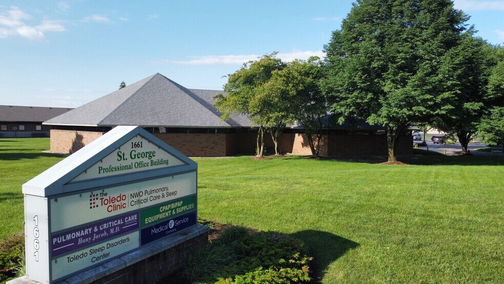More Photos Of 1661 Holland Rd, Maumee Medical For Lease