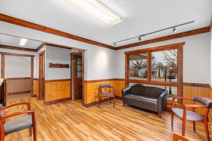 More Photos Of 709 Staunton Rd, Gillespie Office For Sale