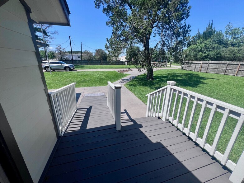 More Photos Of 2506 Anders Ln, Kemah Medical For Lease