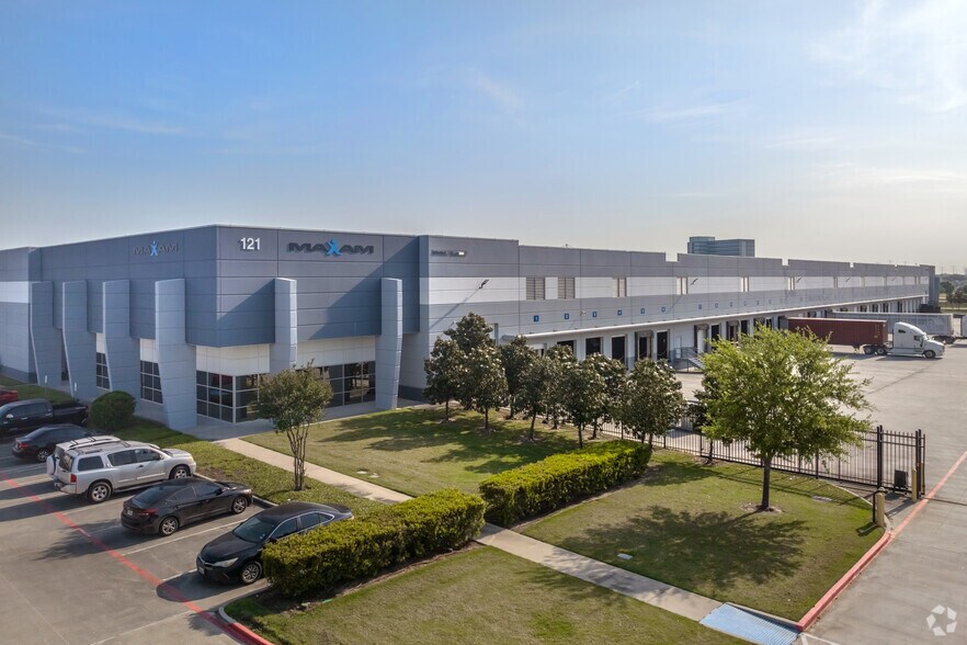 Primary Photo Of 11710 North Freeway, Houston Unknown For Lease