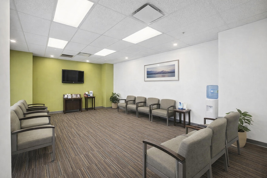 More Photos Of 10007 Boul Pie-IX, Montréal Office For Sale