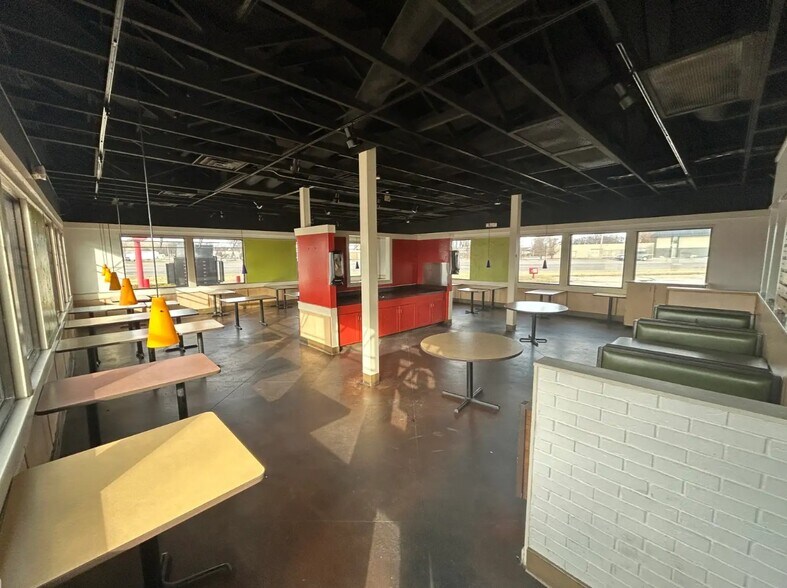More Photos Of 1248 N Nappanee St, Elkhart Fast Food For Sale