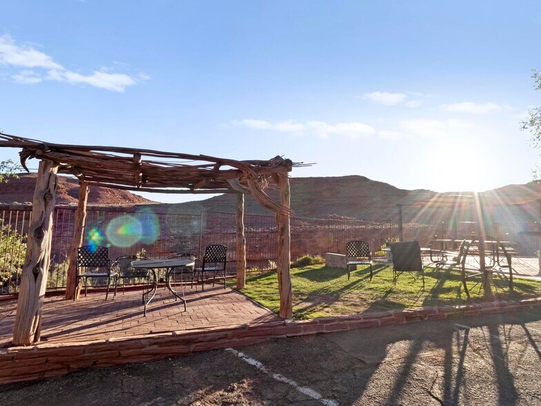 More Photos Of US 163 & San Juan River, Mexican Hat Hotel For Sale