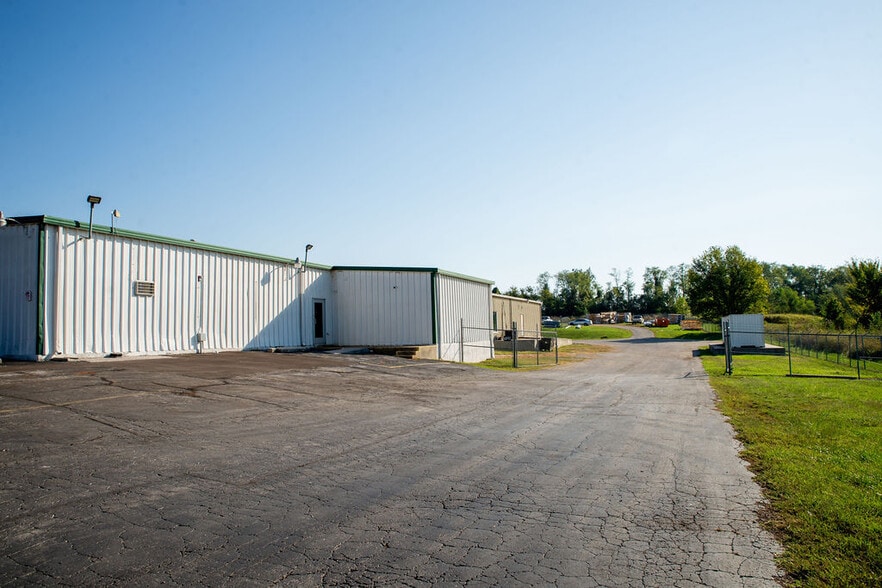 More Photos Of 1630 N Eldon Ave, Springfield Unknown For Lease