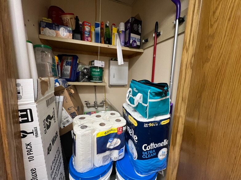 More Photos Of 402 E Main St, Riverton Storefront Retail Office For Sale