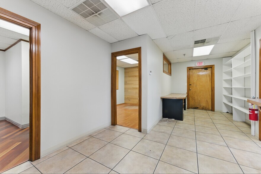 More Photos Of 16 Commercial Ave, Albany Warehouse For Lease