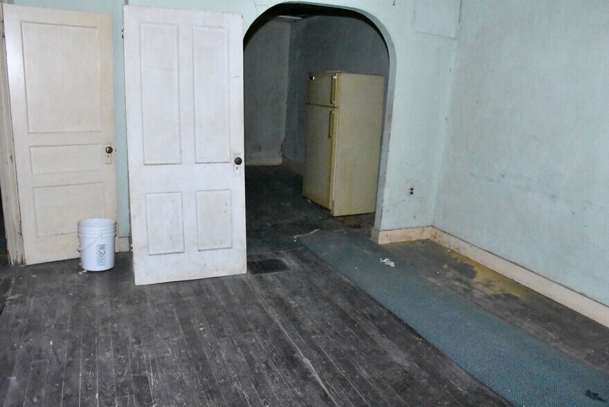 More Photos Of 106 S Main St, Springboro Storefront Retail Residential For Sale