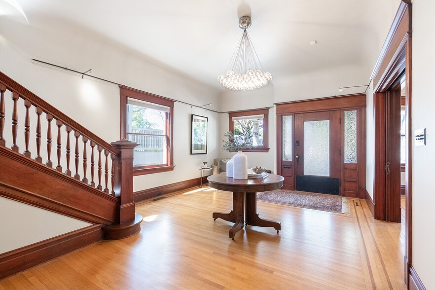 More Photos Of 2220 Capitol Ave, Sacramento Apartments For Sale