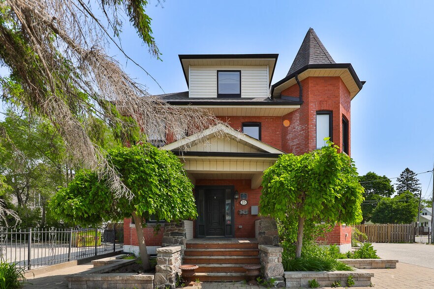 More Photos Of 15 Mississauga Rd S, Mississauga Office For Lease