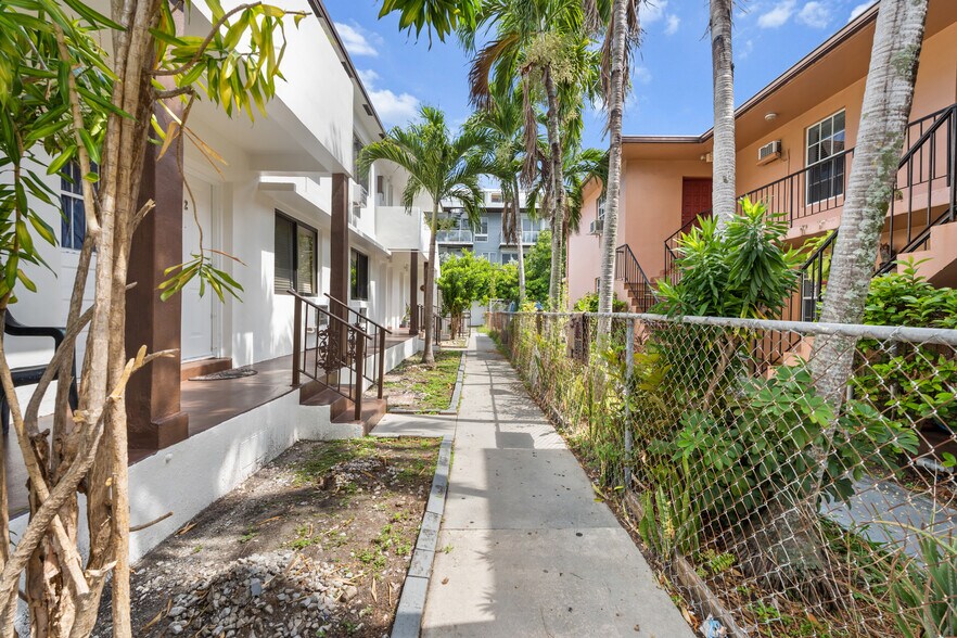More Photos Of 550 SW 10th St, Miami Apartments For Sale