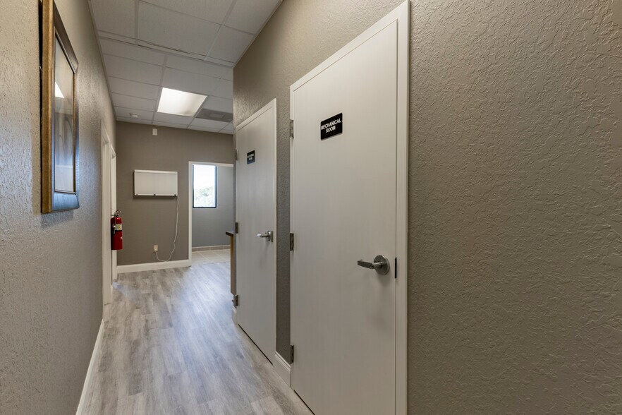 More Photos Of 301 Skyline Dr, Lady Lake Medical For Sale