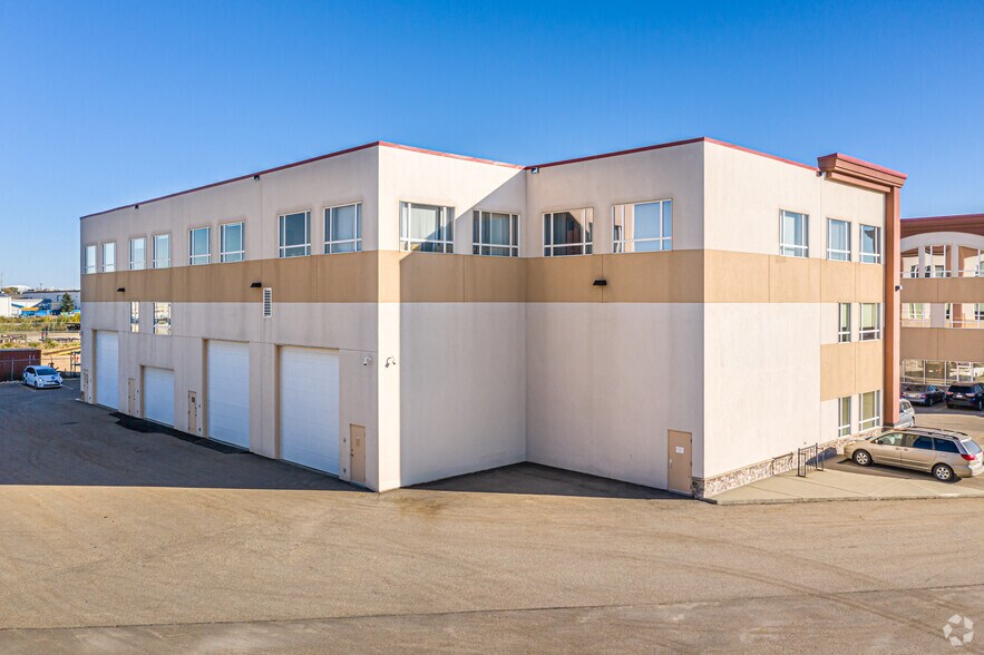 More Photos Of 9488 51st Ave, Edmonton Flex For Sale