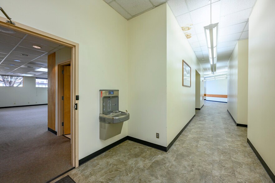 More Photos Of 424 NE Ford St, Mcminnville Office For Sale