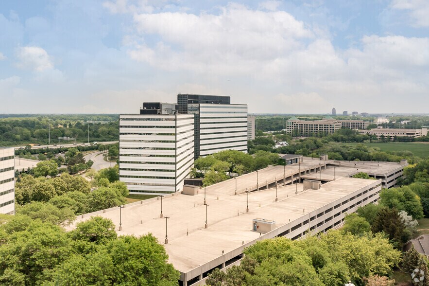 More Photos Of 150 N Martingale Rd, Schaumburg Unknown For Lease