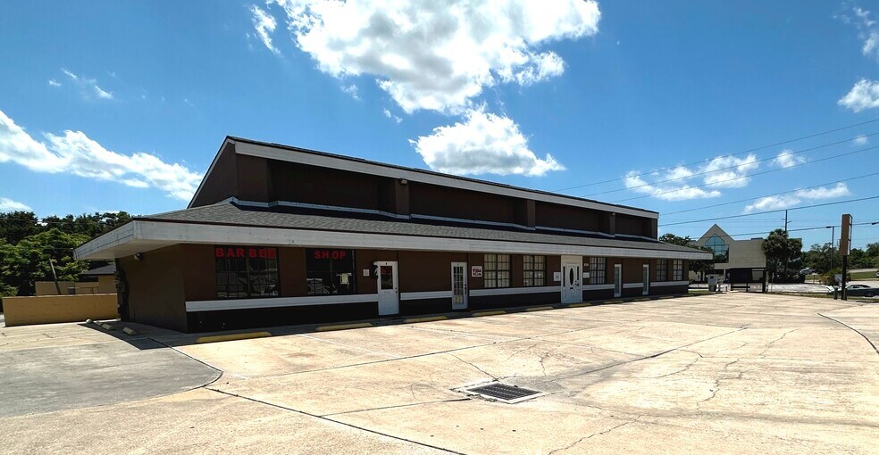 More Photos Of 813 Deltona Blvd, Deltona Office For Lease