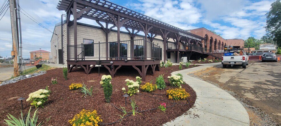 More Photos Of 238 W Main St, Abingdon Storefront Retail Office For Lease