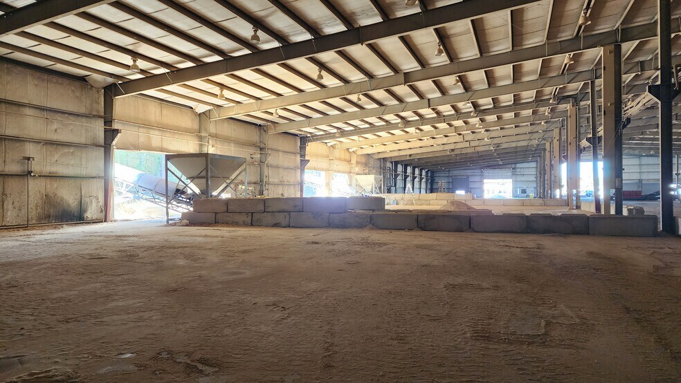 More Photos Of 325 Liberty Ln, Grand Cane Warehouse For Lease