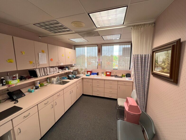 More Photos Of 5757 Glenway Ave, Cincinnati Medical For Sale