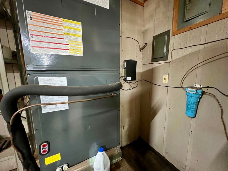 More Photos Of 402 Bermuda st, Quitman Flex For Sale