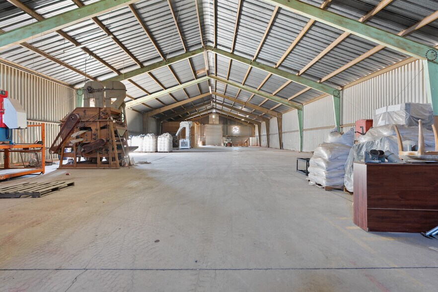 More Photos Of 220 E Commercial Ave, El Centro Manufacturing For Sale