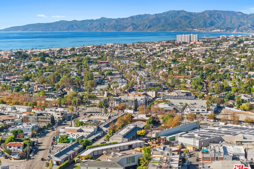 More Photos Of 2100 Abbot Kinney Blvd, Venice Office For Lease