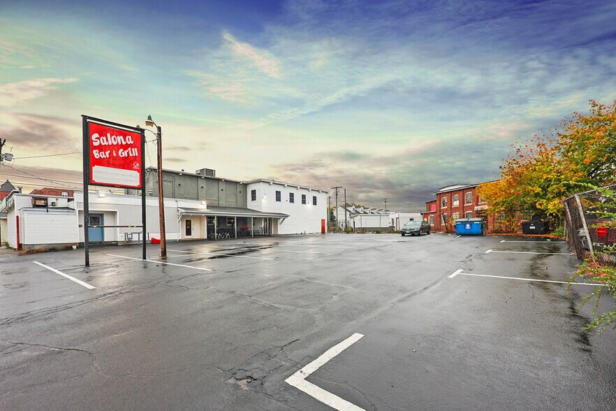 More Photos Of 128 Maple St, Manchester Restaurant For Sale